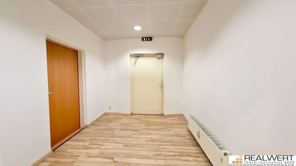 9-Zimmer-Gewerbeimmobilie mieten in Salzburg Stadt – 261 m², € 3.048 – Bild 5 von 8