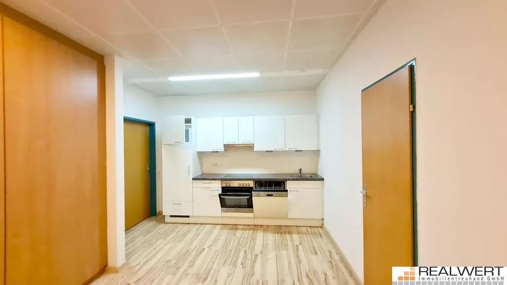 9-Zimmer-Gewerbeimmobilie mieten in Salzburg Stadt – 261 m², € 3.048 – Bild 7 von 8