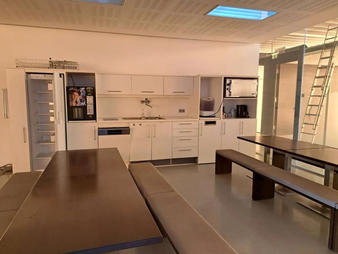 Gewerbeimmobilie mieten in Vöcklabruck – 4 437 m², € 20.000 – Bild 3 von 4