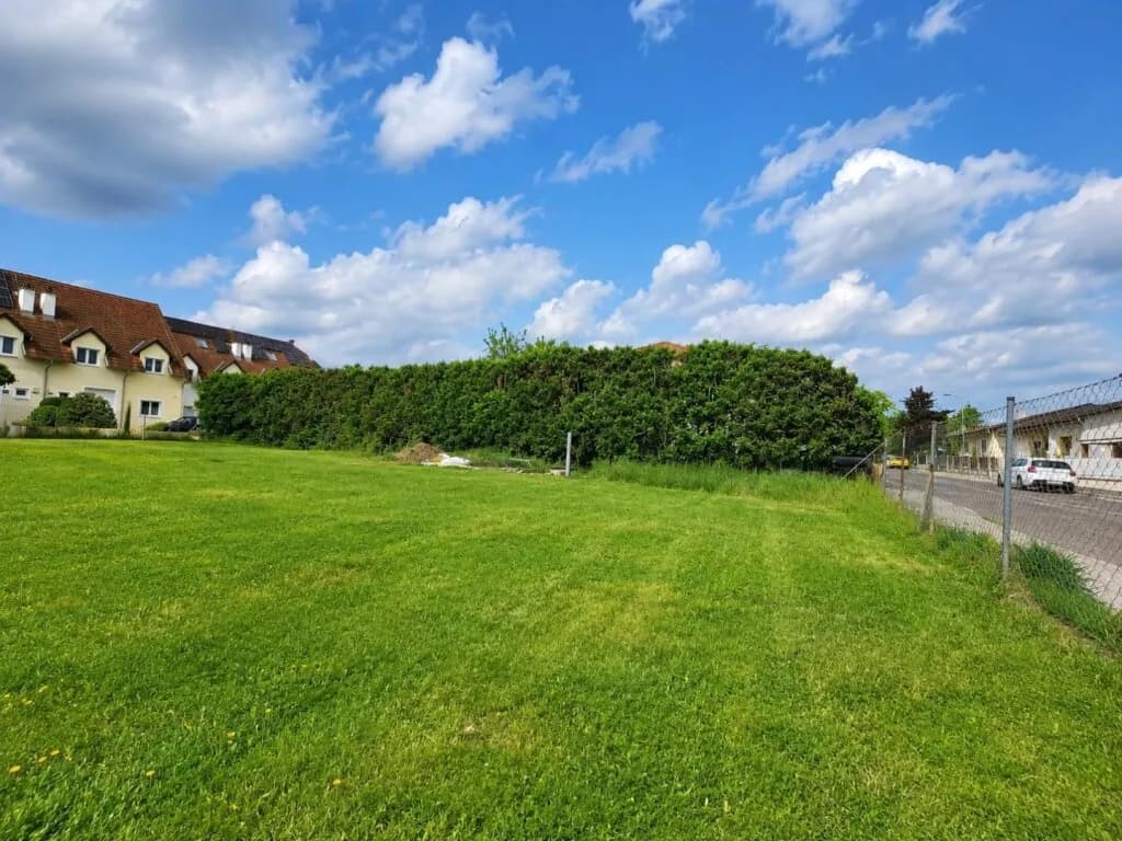 Grundstück kaufen in Wiener Neustadt – 711 m², € 365.000 – Bild 2 von 2