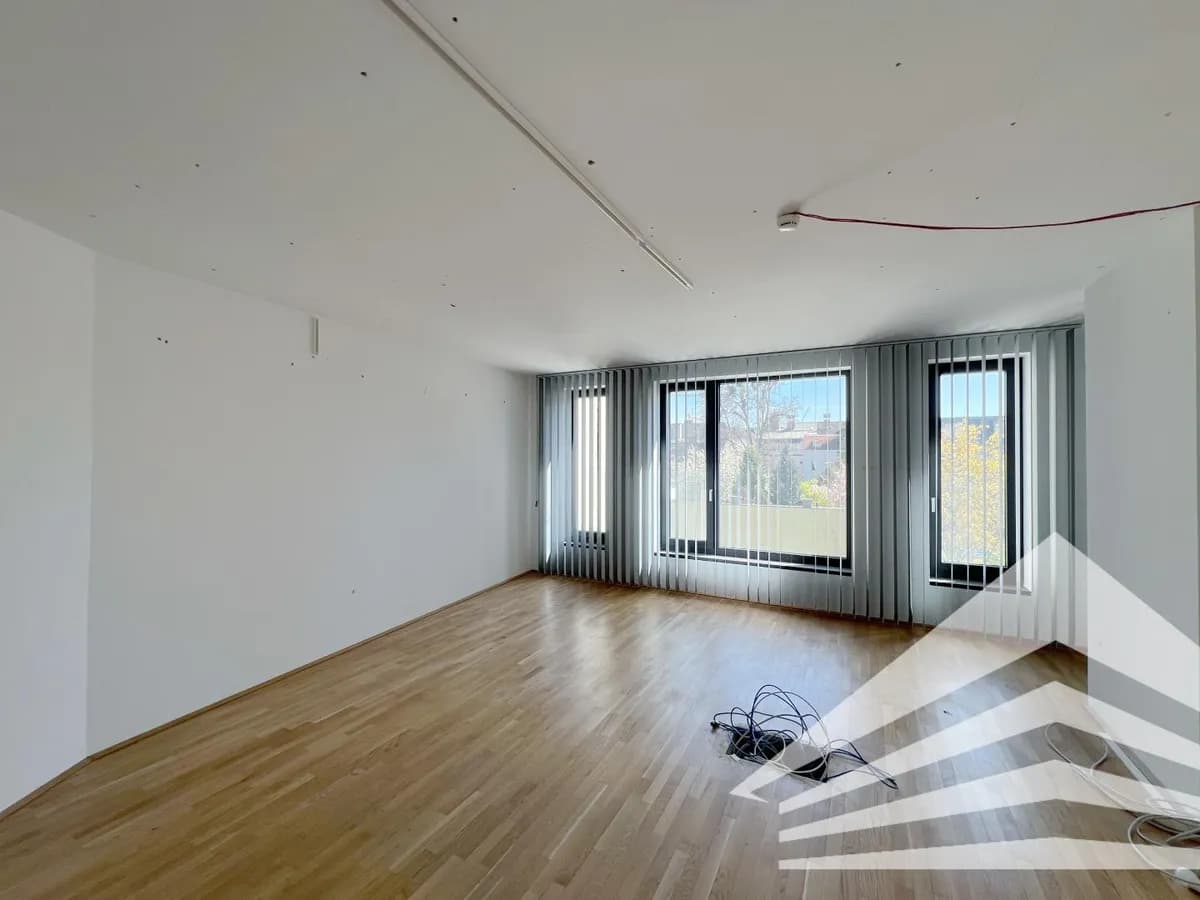 4-Zimmer-Gewerbeimmobilie mieten in Linz – 245 m², € 5.819 – Bild 3 von 11