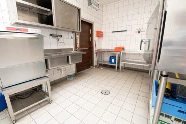 Gewerbeimmobilie mieten in Wels – 632 m², € 7.280 – Bild 18 von 22