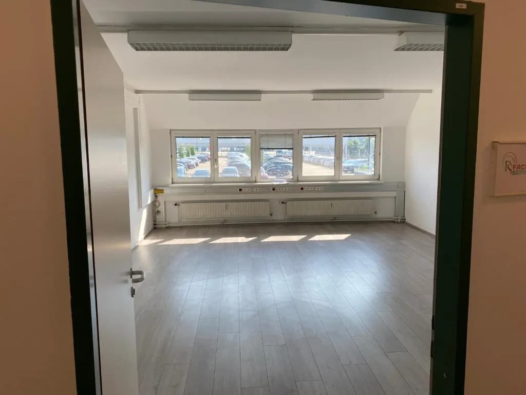 3-Zimmer-Gewerbeimmobilie mieten in Linz – 104 m², € 1.658