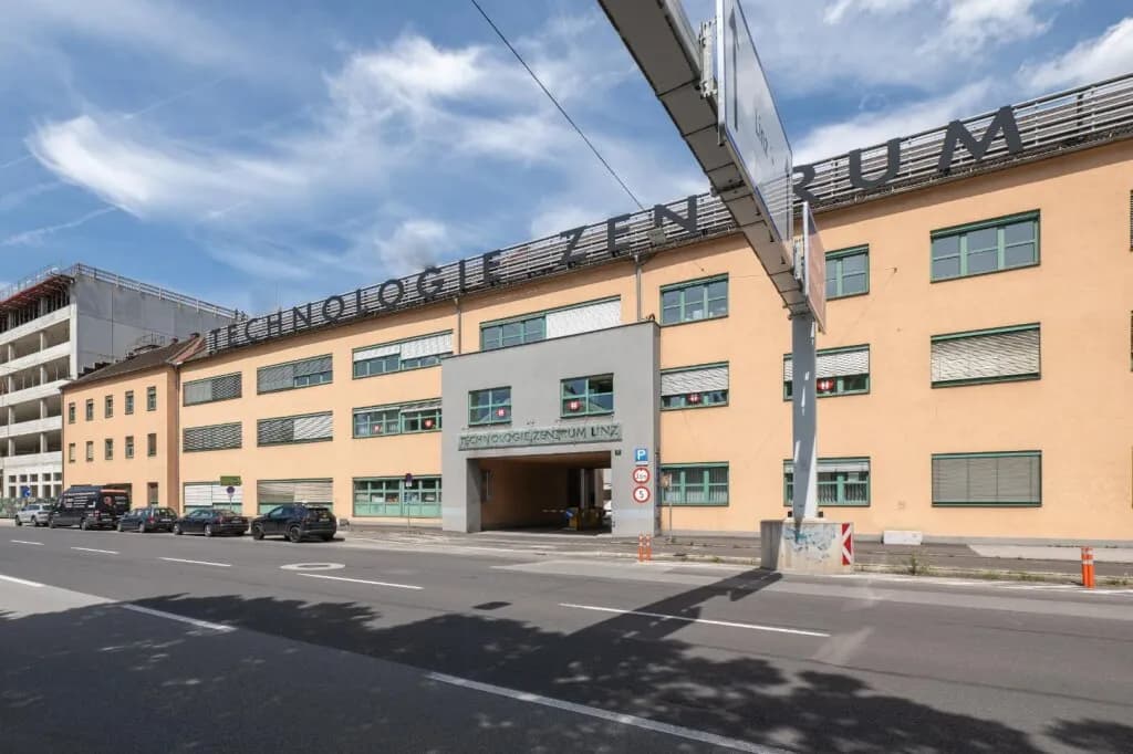 Gewerbeimmobilie mieten in Linz – 816 m², € 9.159