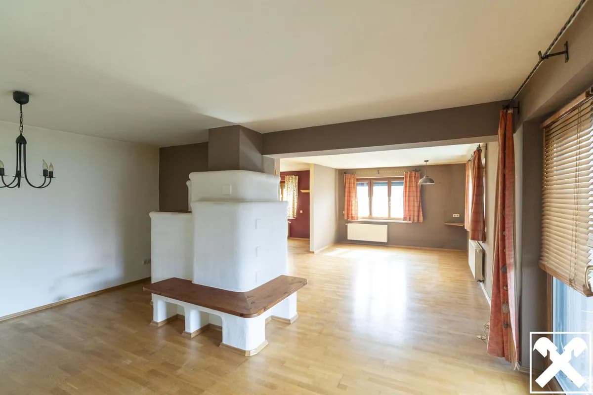 6-Zimmer-Haus kaufen in Vöcklabruck – 190 m², € 329.000 – Bild 2 von 16