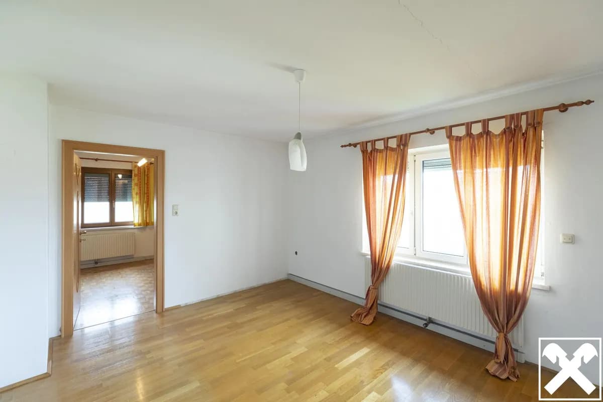 6-Zimmer-Haus kaufen in Vöcklabruck – 190 m², € 329.000 – Bild 3 von 16