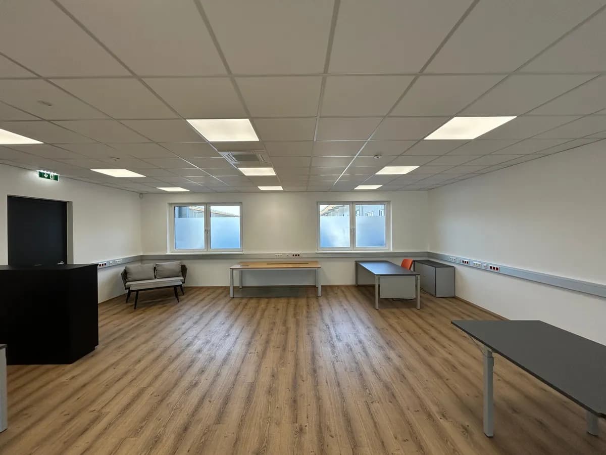 2-Zimmer-Gewerbeimmobilie mieten in Baden – 109 m², € 1.733 – Bild 3 von 14