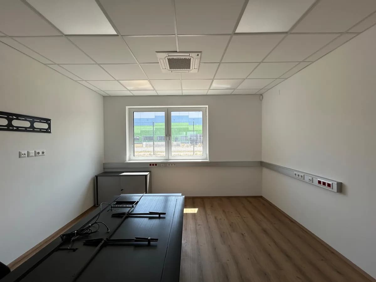 2-Zimmer-Gewerbeimmobilie mieten in Baden – 109 m², € 1.733 – Bild 10 von 14