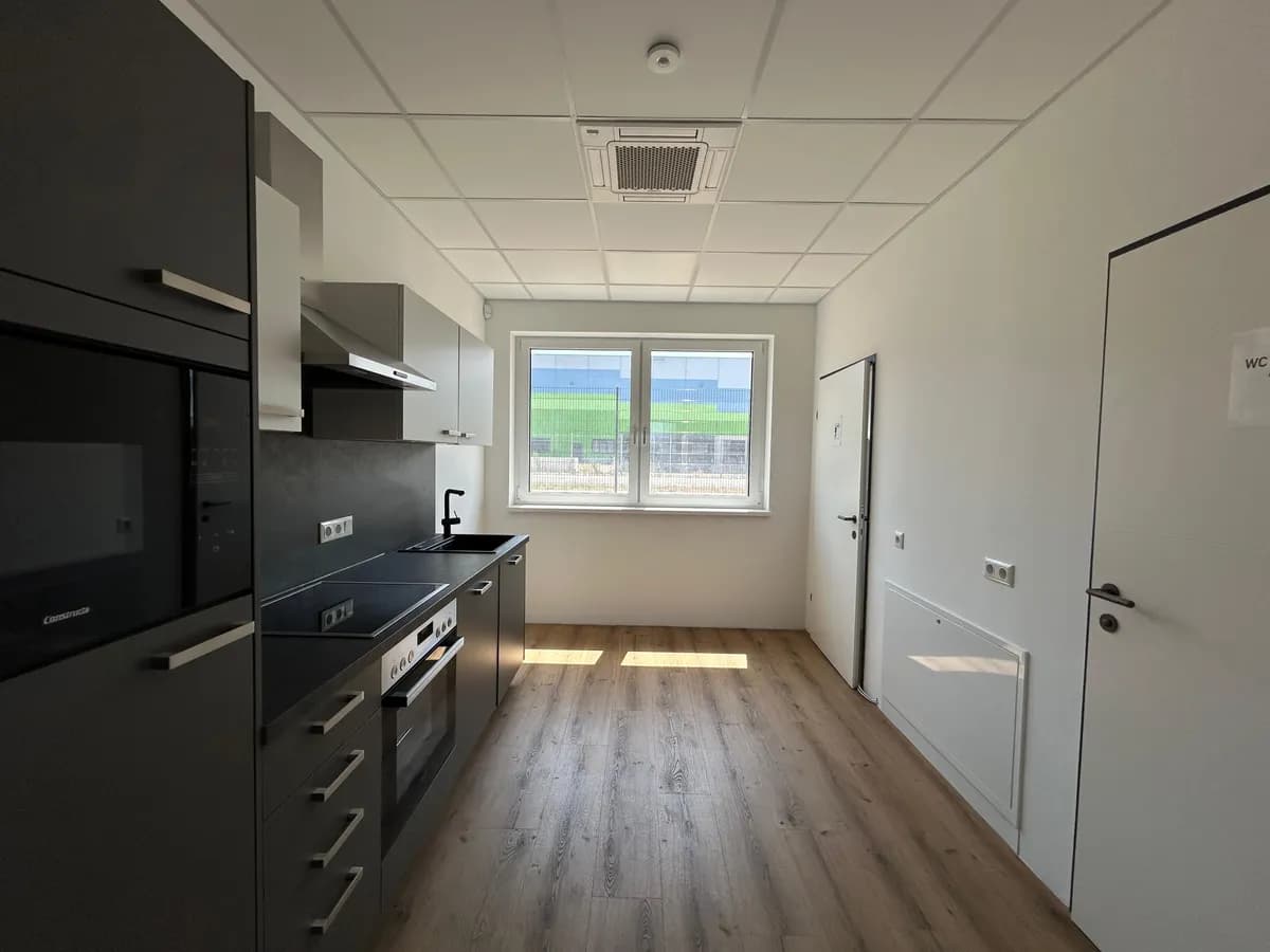 2-Zimmer-Gewerbeimmobilie mieten in Baden – 109 m², € 1.733 – Bild 13 von 14