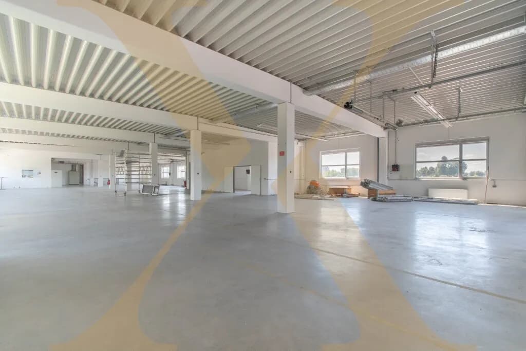 Gewerbeimmobilie mieten in Linz Land – 871 m², € 3.780