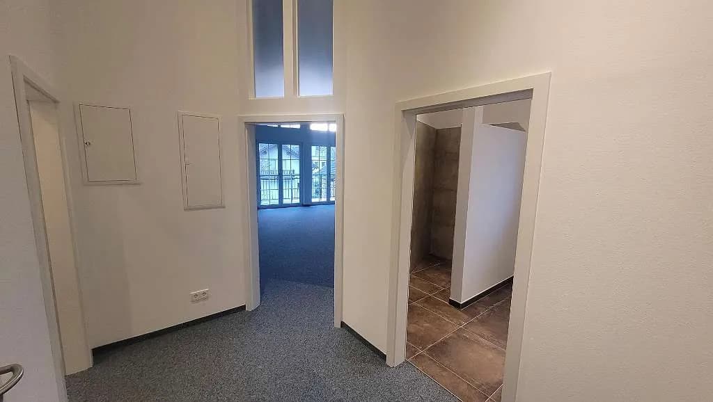 3-Zimmer-Gewerbeimmobilie mieten in Salzburg-Umgebung – 100 m², € 1.200 – Bild 2 von 9