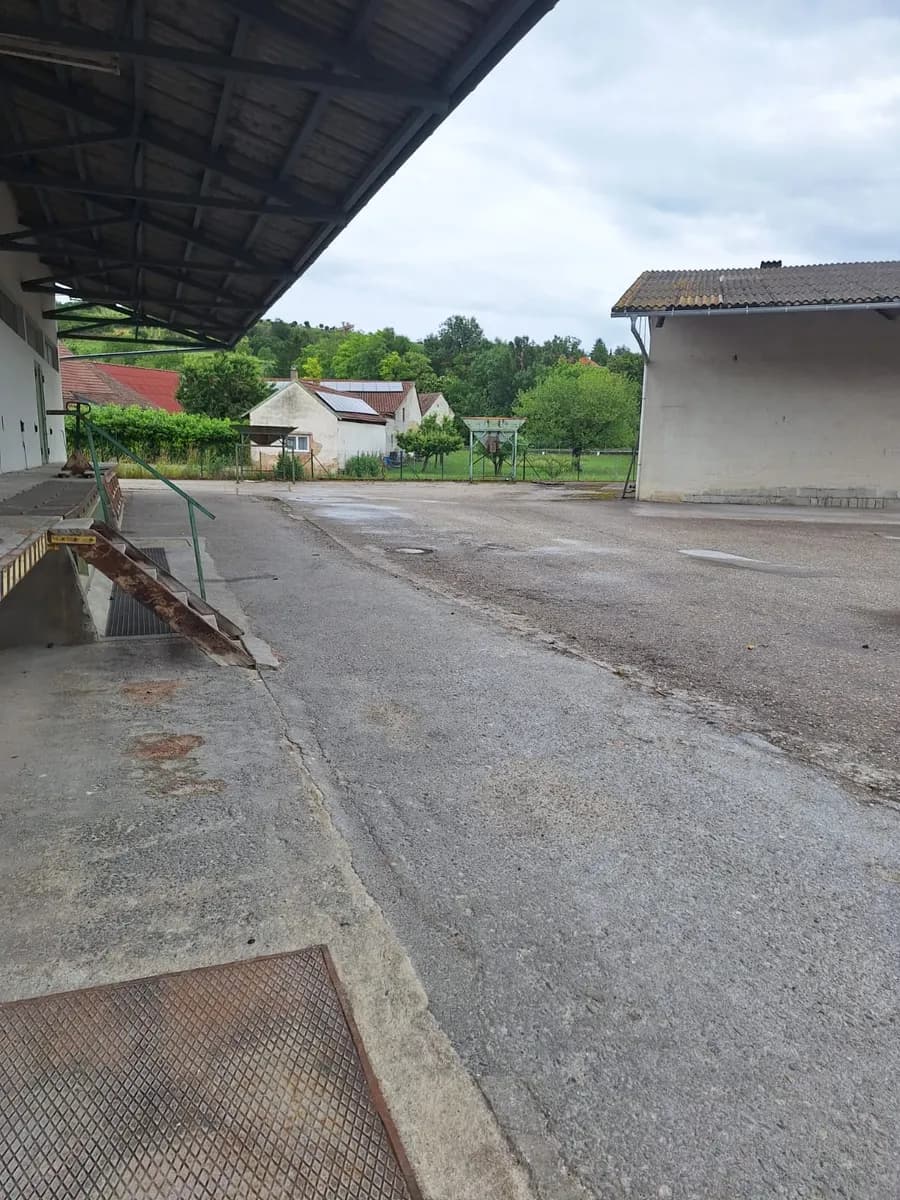 Gewerbeimmobilie mieten in Korneuburg – 1 500 m², € 5 – Bild 8 von 10