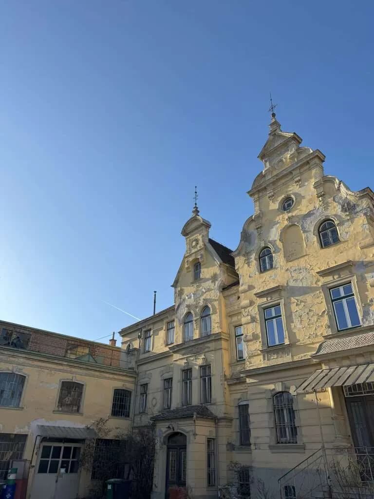 Grundstück kaufen in Mödling – 6 318 m², € 7.800.000
