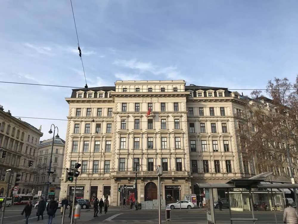 Gewerbeimmobilie mieten in Wien – 691 m², € 22 – Bild 1 von 3