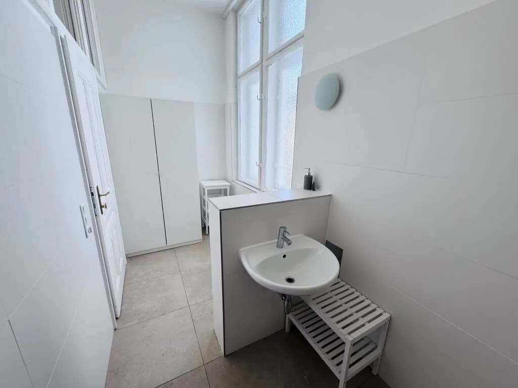 6-Zimmer-Gewerbeimmobilie mieten in Wien – 156 m², € 4.982 – Bild 11 von 14
