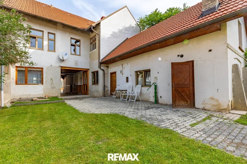 9-Zimmer-Haus kaufen in Hollabrunn – 350 m², € 229.900 – Bild 1 von 35