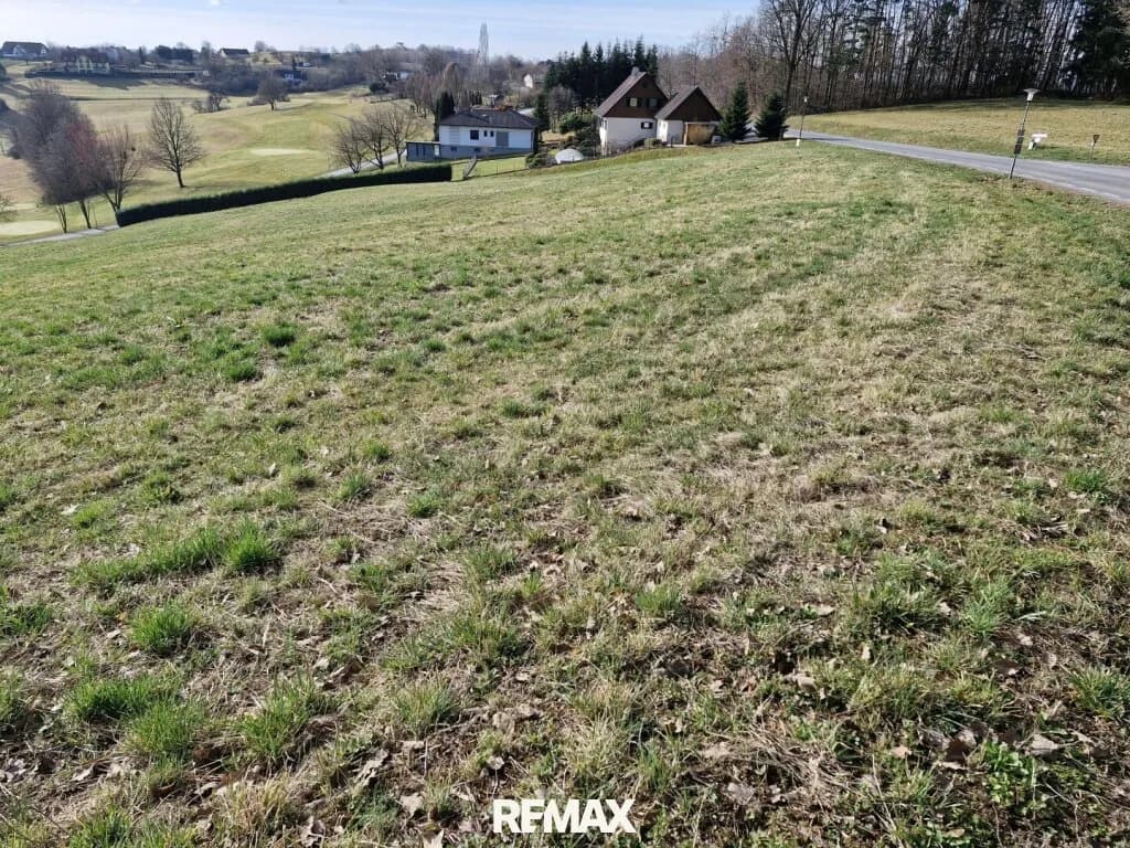 Grundstück kaufen in Güssing – 4 492 m², € 314.000