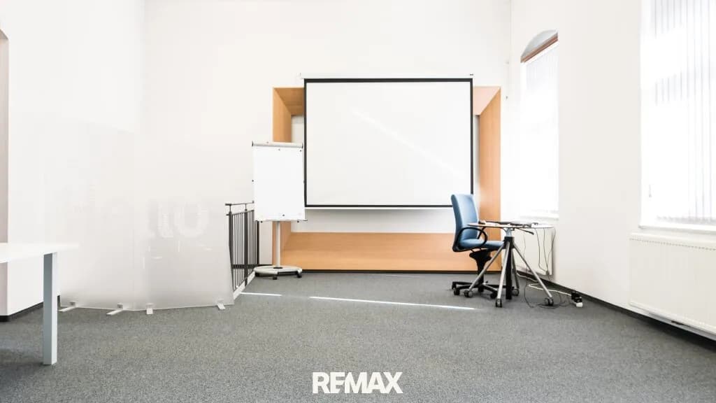 5-Zimmer-Gewerbeimmobilie mieten in Linz – 226 m², € 3.332 – Bild 2 von 11