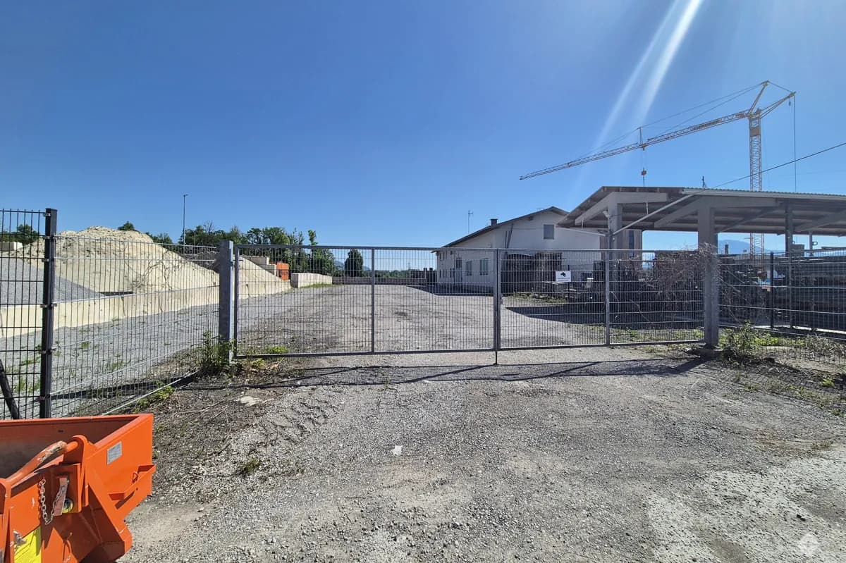 Immobilie mieten in Salzburg-Umgebung – 1 393 m², € 3.065 – Bild 2 von 3