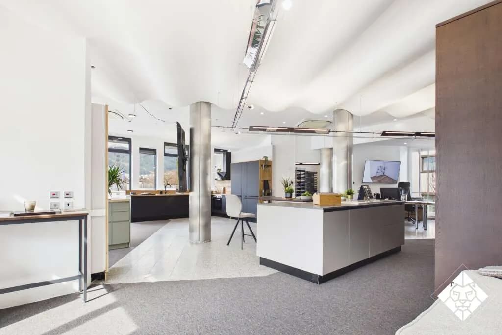 6-Zimmer-Gewerbeimmobilie kaufen in Schwaz – 232 m², € 659.000 – Bild 2 von 10