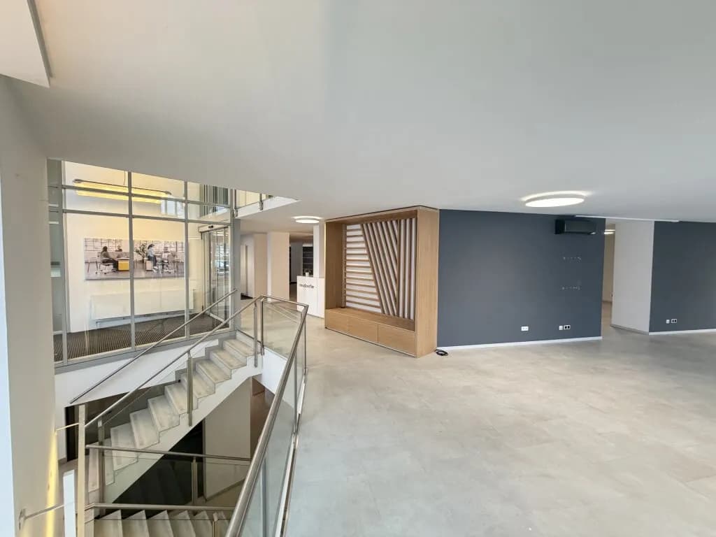 Gewerbeimmobilie mieten in Wien – 908 m², € 20.993