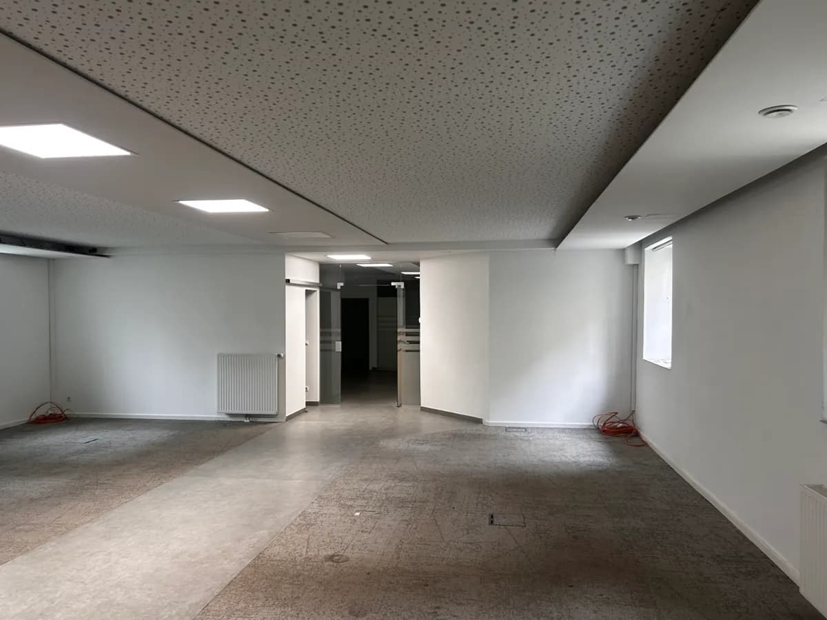 10-Zimmer-Gewerbeimmobilie mieten in Wien – 319 m², € 18