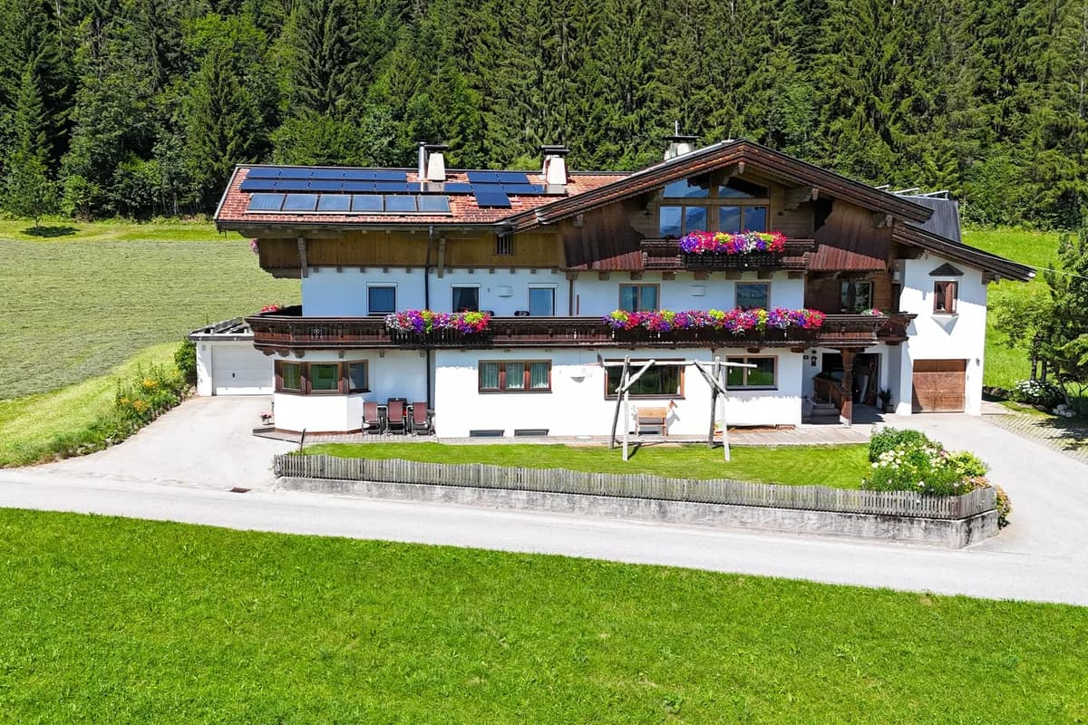 4-Zimmer-Wohnung mieten in Kitzbühel – 155 m², € 2.740 – Bild 1 von 12