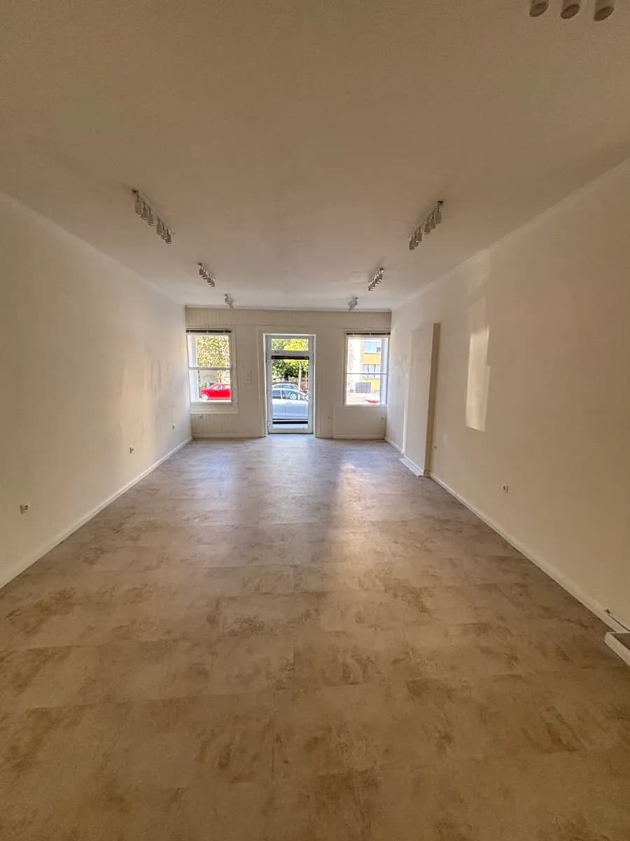 2-Zimmer-Gewerbeimmobilie mieten in Baden – 58 m², € 790 – Bild 2 von 6