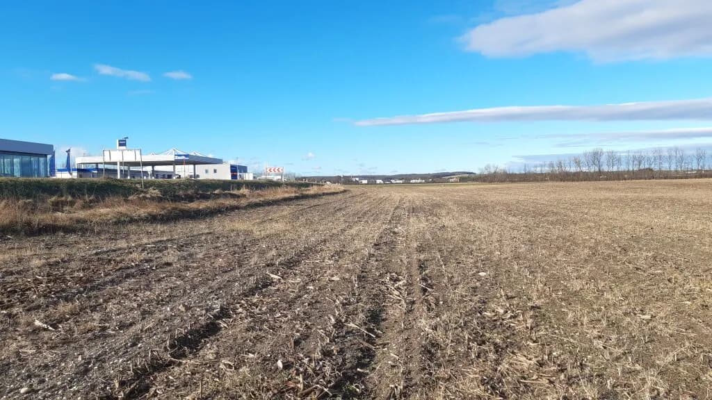 Immobilie kaufen in Bruck an der Leitha – 6 031 m², € 1.848.000 – Bild 3 von 5