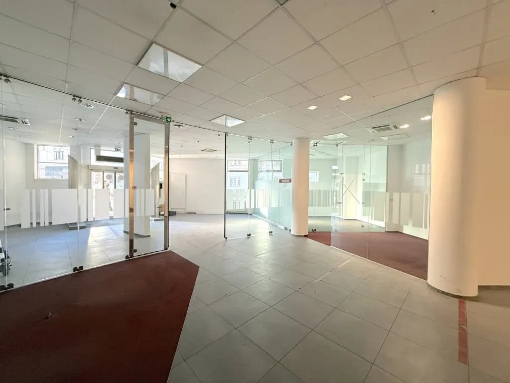 9-Zimmer-Gewerbeimmobilie mieten in Wien – 292 m², € 6.850