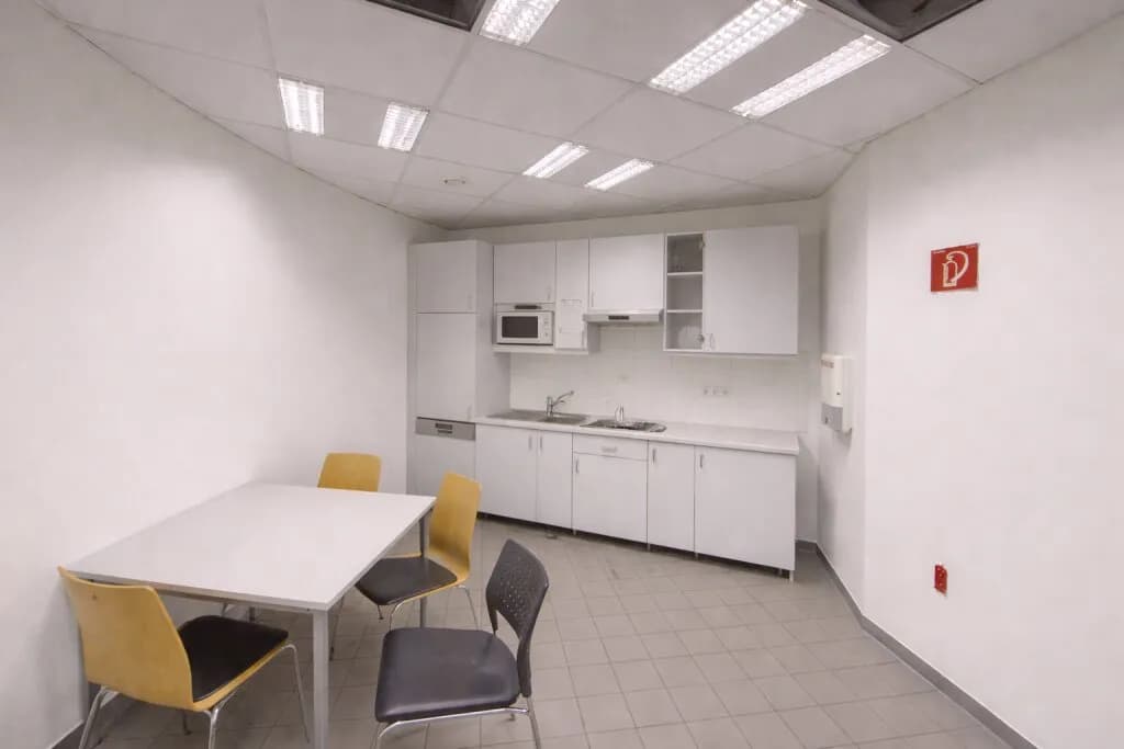 9-Zimmer-Gewerbeimmobilie mieten in Wien – 292 m², € 6.850 – Bild 9 von 13