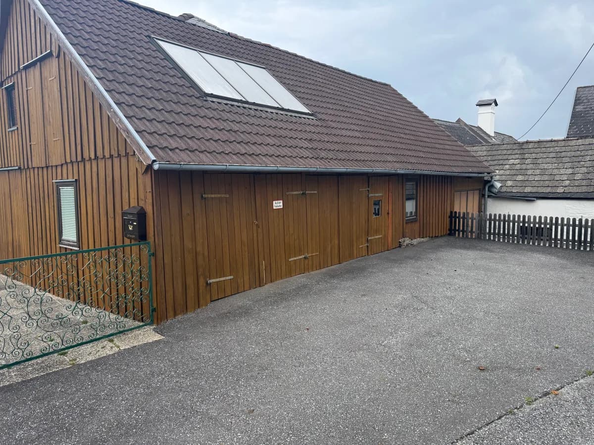 Haus kaufen in Zwettl – 150 m², € 200.000