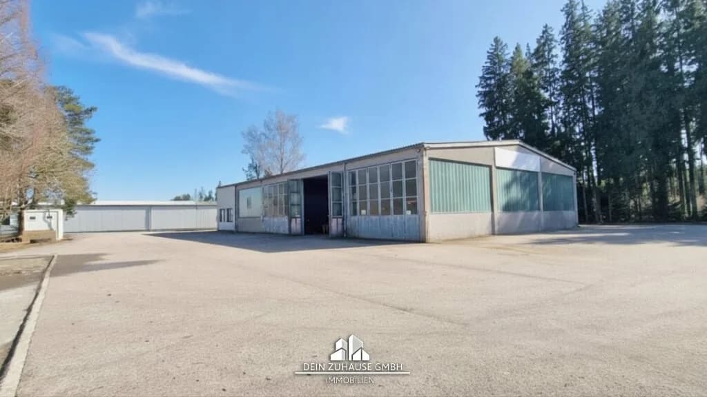 Gewerbeimmobilie mieten in Vöcklabruck – 1 570 m², € 2.115