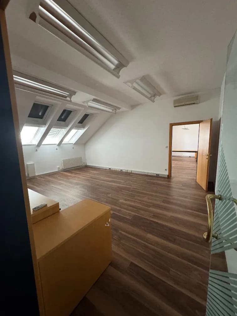 15-Zimmer-Gewerbeimmobilie mieten in Graz – 452 m², € 11 – Bild 12 von 26
