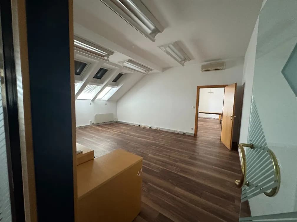 15-Zimmer-Gewerbeimmobilie mieten in Graz – 452 m², € 11 – Bild 13 von 26