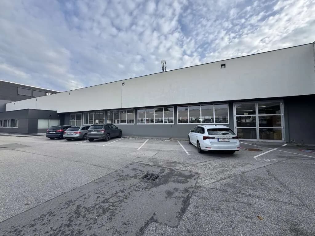 Gewerbeimmobilie mieten in Linz – 1 820 m², € 17.530