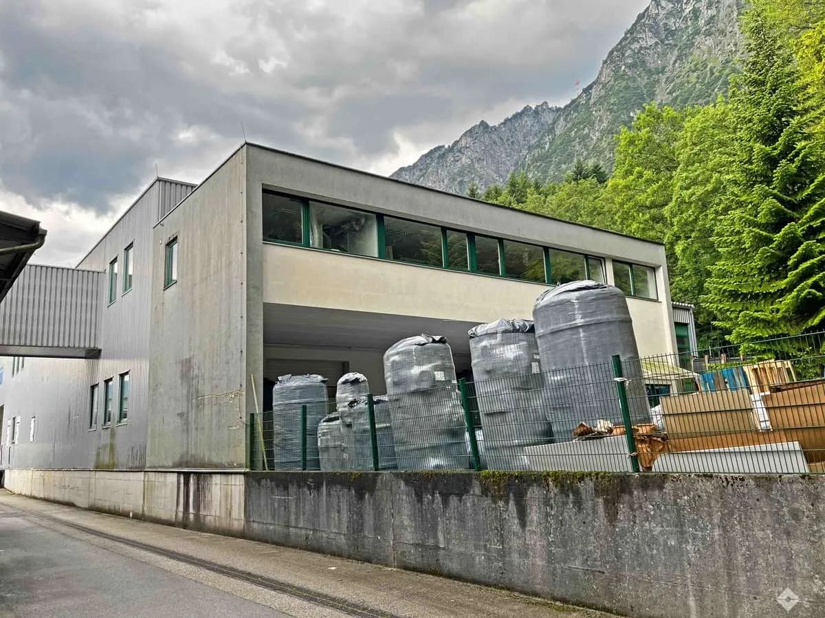 Gewerbeimmobilie mieten in Salzburg-Umgebung – 2 420 m², € 12.960 – Bild 2 von 4