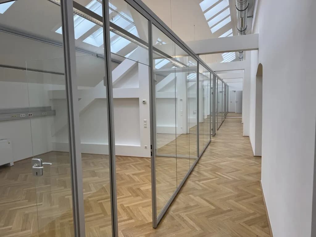 Gewerbeimmobilie mieten in Wien – 834 m², € 12.602