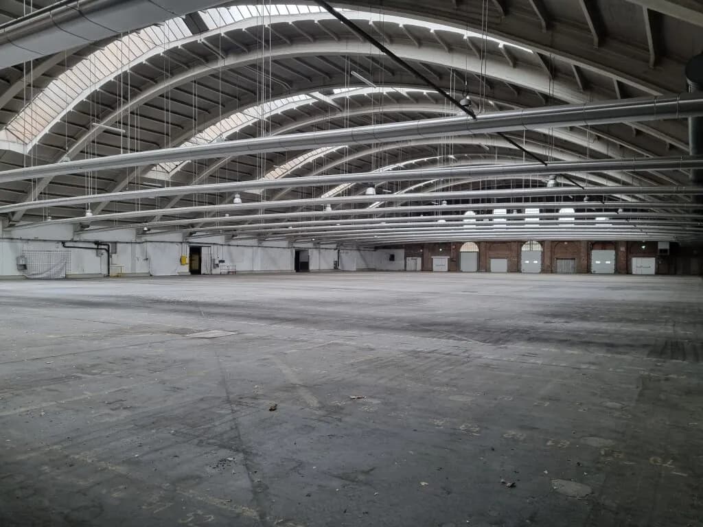 Gewerbeimmobilie mieten in Wien – 4 300 m², € 5