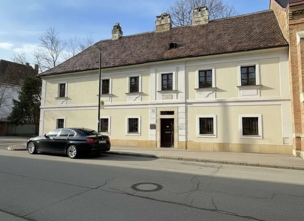 13-Zimmer-Immobilie kaufen in Hollabrunn – 303,8 m², € 330.000