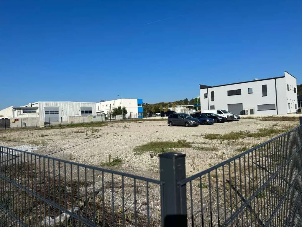 Immobilie mieten in Tulln – 1 900 m², € 2 – Bild 14 von 17