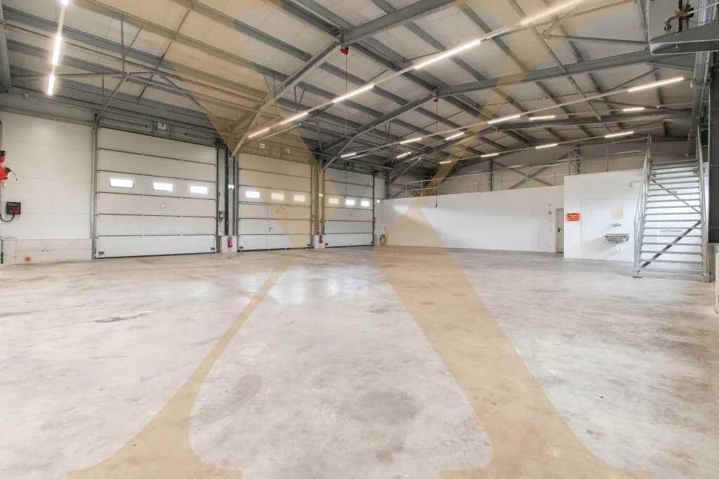 Gewerbeimmobilie mieten in Perg – 321 m², € 3.590