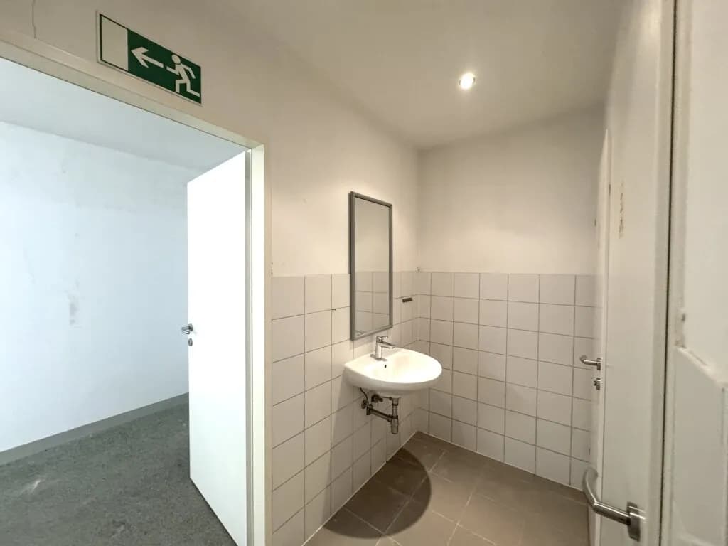 Gewerbeimmobilie mieten in Mödling – 150 m², € 1.080 – Bild 4 von 9