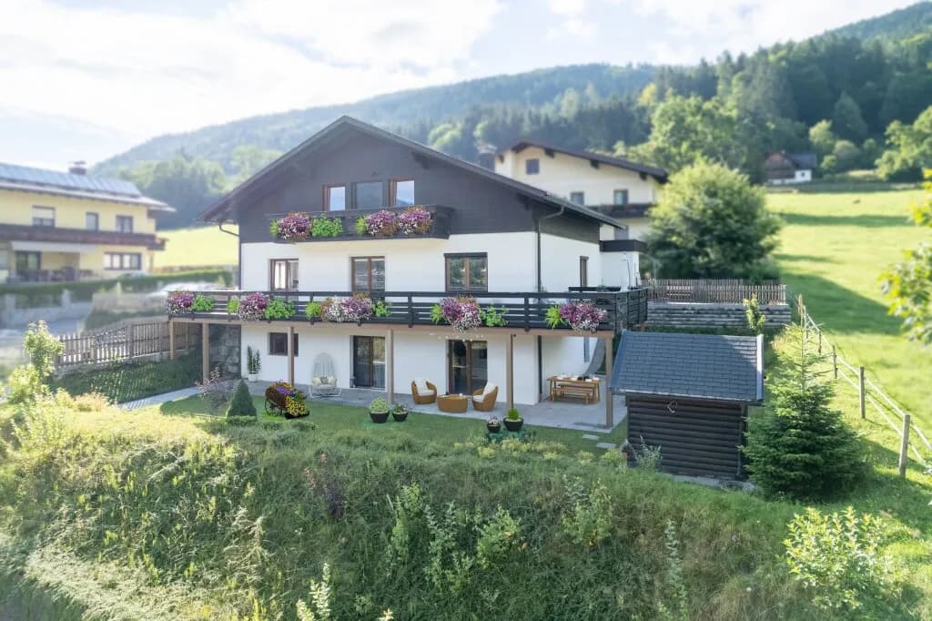 8-Zimmer-Immobilie kaufen in Feldkirchen – 245 m², € 1.180.000 – Bild 1 von 9