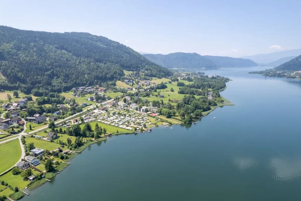8-Zimmer-Immobilie kaufen in Feldkirchen – 245 m², € 1.180.000 – Bild 2 von 9