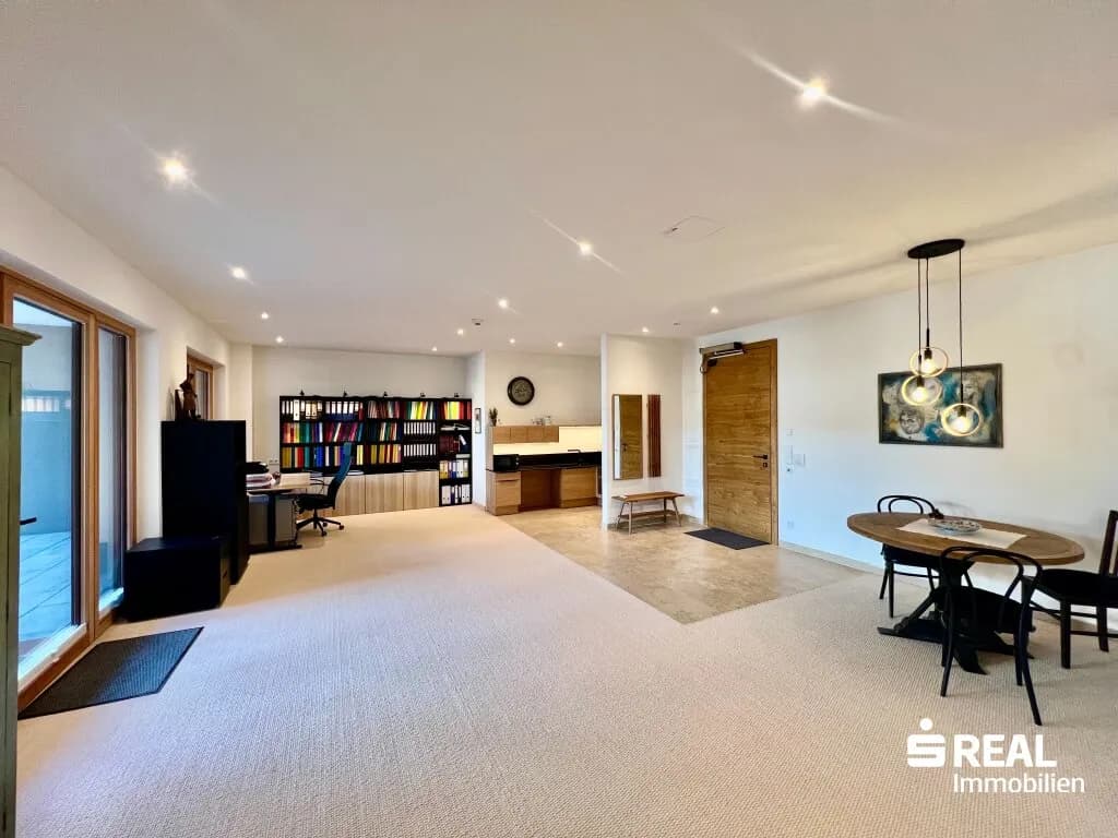 Gewerbeimmobilie kaufen in Kitzbühel – 63,76 m², € 449.000