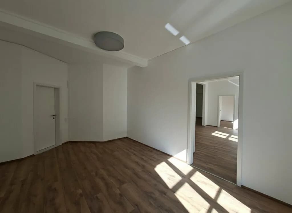4-Zimmer-Gewerbeimmobilie mieten in Linz – 99 m², € 1.398 – Bild 2 von 9