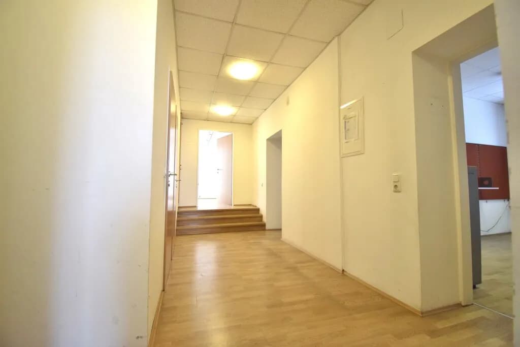 4-Zimmer-Gewerbeimmobilie mieten in Linz – 121 m², € 1.302 – Bild 3 von 6