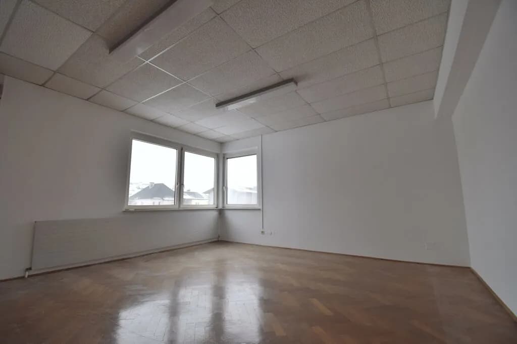 4-Zimmer-Gewerbeimmobilie mieten in Linz Land – 131 m², € 1.100