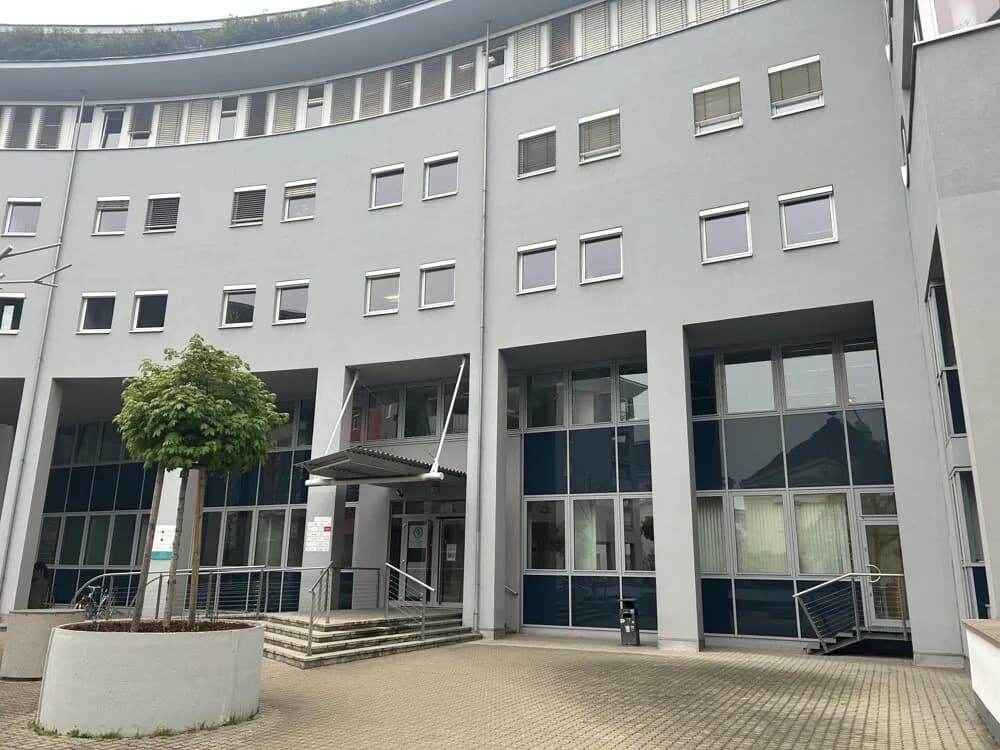 Gewerbeimmobilie mieten in Wien – 498 m², € 9